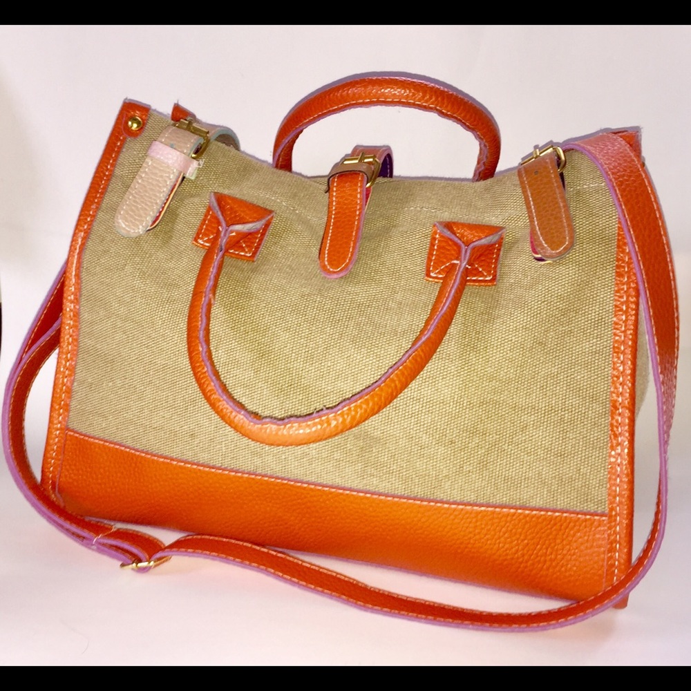 Antique style shoulder bag